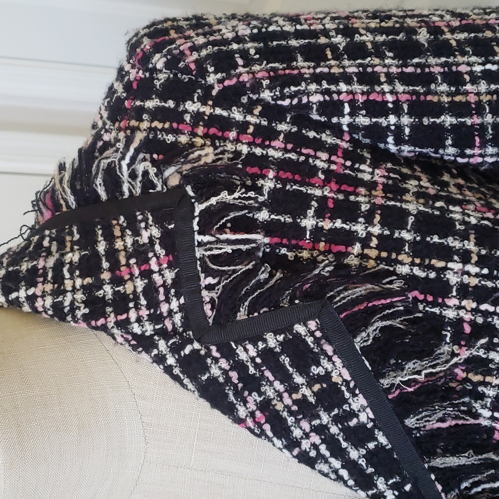 Vintage 90s Scarlet Tweed Boucle Plaid Blazer Jacket Fringe Size 8 Black Pink - Picture 7 of 11